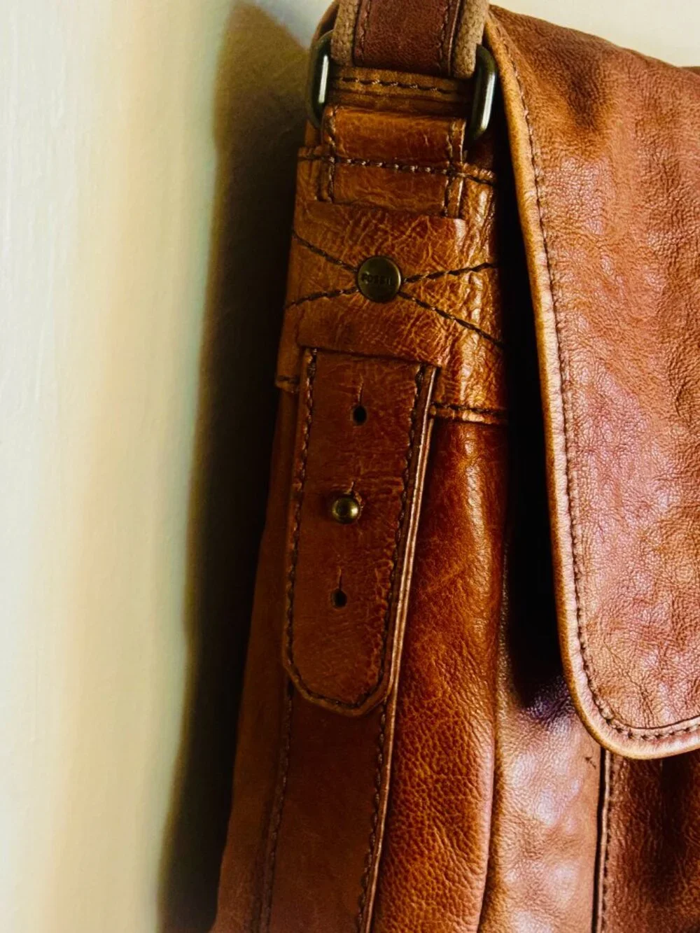 Vtg Fossil Distressed Leather Messenger Hobo Crossbody Adjustable Strap Bag